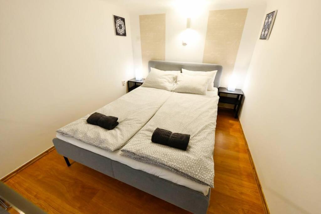 Cosy Two Bedroom Flat In Rottenbiller Str,Sky Budapeste Exterior foto