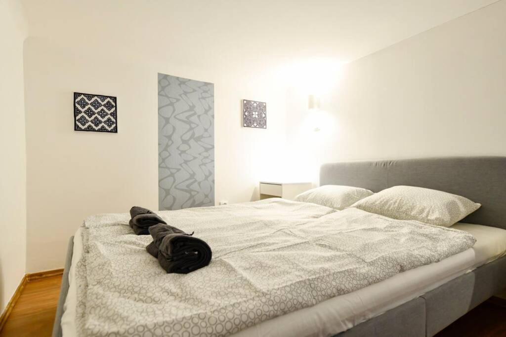 Cosy Two Bedroom Flat In Rottenbiller Str,Sky Budapeste Exterior foto